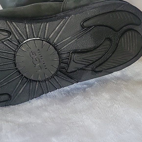 UGG boots black with bucket details  size 9 - Picture 6 of 8